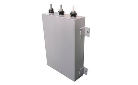 電容器的電容量一般是多少？可能與什么有關？