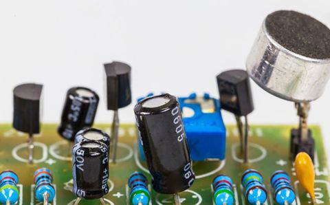 無功補償電容器漏油，可以繼續使用嗎？